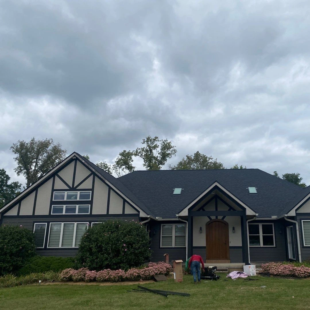 Residential Home in Ohio with new siding courtesy of Gouge Quality Roofing